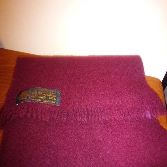 The Edinburgh Woollen Mill Of Princes St. Edinburgh Lambswool Scarf - Picture 6 of 6